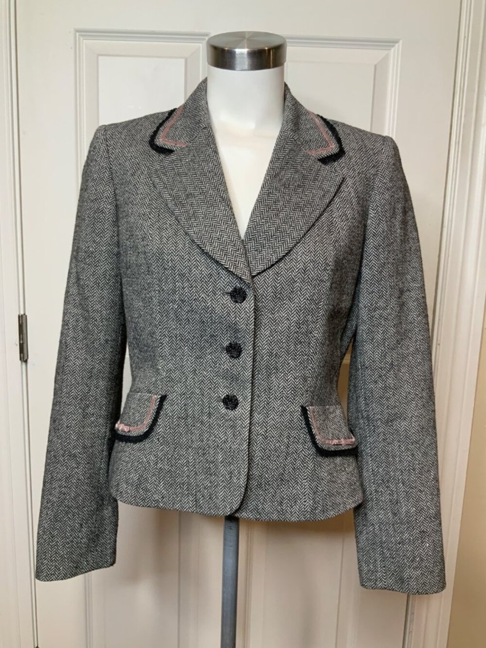Tahari Black & White Wool Herrinbone Blazer w/ Bows & Lace, Size 6